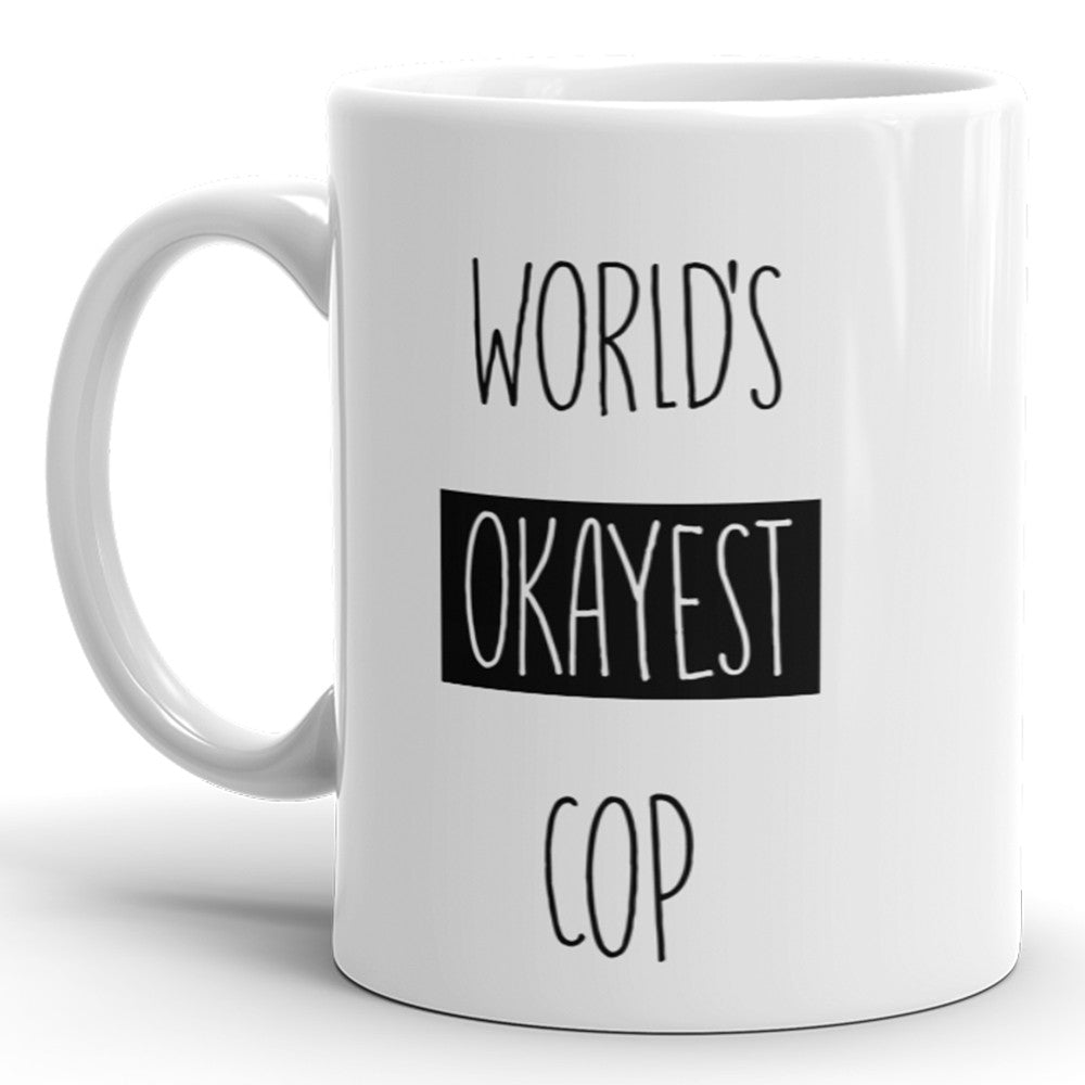 Der Okayest Cop der Welt – Lustige Kaffeetasse für Polizisten